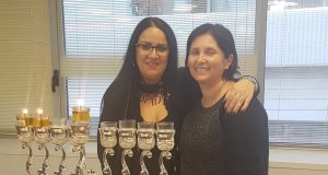 חוגגים חנוכה עם העובדים בחברת KLA–Tencor חוגגים חנוכה ב- KLA-Tencor. צילום יח"צ