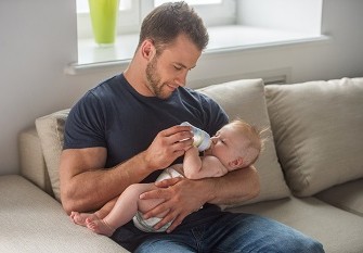 גברים בחופשת לידה גברים בחופשת לידה