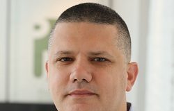 יוזמה בנס: איך ניתן להטמיע חדשנות ויזמות בתרבות הארגונית אסי מויאל מנהל חטיבת פתרונות למידה והדרכה בחברת נס טכנולוגיות