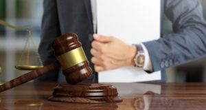 ידועה בציבור זכאית לכספי הפיצויים מביטוח המנהלים של בן זוגה שנפטר דיני עבודה - פיצויים