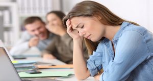 3 דרכים להתמודדות עם דפוסי התנהגות רעילים בחברה