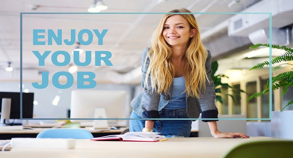 Half,Length,Portrait,Of,Positive,Caucasian,Female,Employee,Enjoying,Her