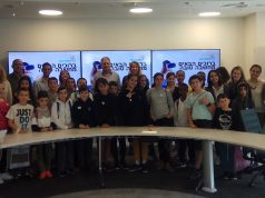 חברת Accenture מארחת את ילדי עמותת 'מחשבה טובה' שמעון אלקבץ, מנכ"ל Accenture ישראל, צוות החברה וילדים מלוד וירושלים, תלמידי 'מחשבה טובה', במסגרת הפעילות הפותחת של שבוע 'שעת קוד' העולמי".צילום: יח"צ