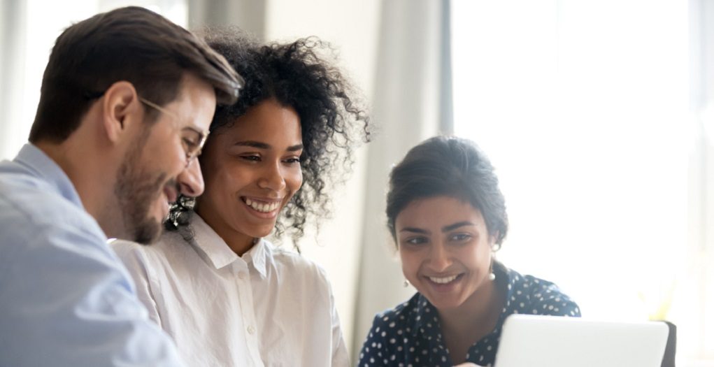 Diverse,Happy,Interns,Learning,New,Computer,Software,Listening,To,Mentor
