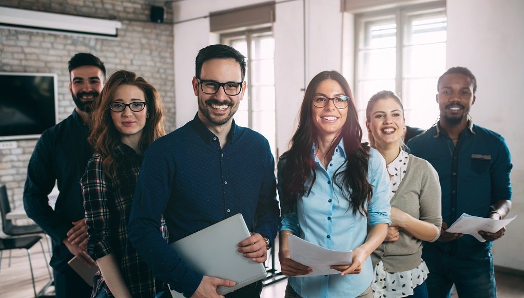 עובדים