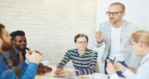 כיצד להיות פעיל יותר בפגישות עבודה להיות פעיל בפגישות עבודה