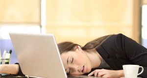 עייפים במהלך העבודה? הכירו את החברות שמעודדות עובדים לישון צהריים שינה במהלך העבודה
