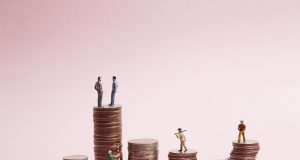 סקר: עובדי החב' הפיננסיות מרוויחים 58% יותר מעובדי החב' הלא פיננסיות שכר עובדים