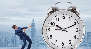 עבודה גמישה מסייעת לנשים להצליח, אך עושה גברים אומללים קיצור שבוע העבודה