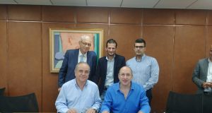 חישוב ערך השעה עם קיצור שבוע העבודה תמונה ממעמד החתימה על ההסכם. באדיבות דוברות ההסתדרות